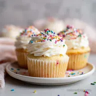Best Fluffy Vanilla Cupcakes from Scratch in 28 Minutes